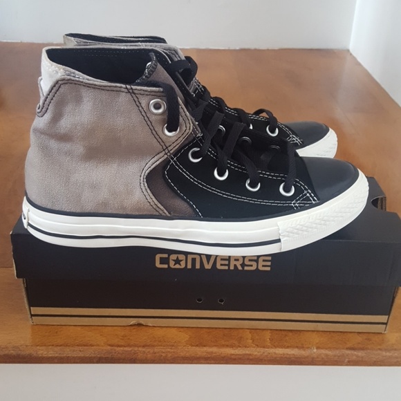 Host Pick!!🖤Converse Sneakers🖤Unisex - Picture 2 of 7